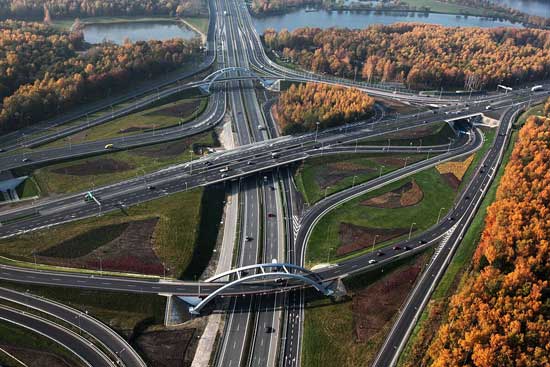 Przecinające się autostrady, widok z lotu ptaka